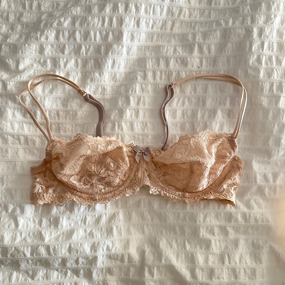 Elegant Lace Women's Bra in Tan